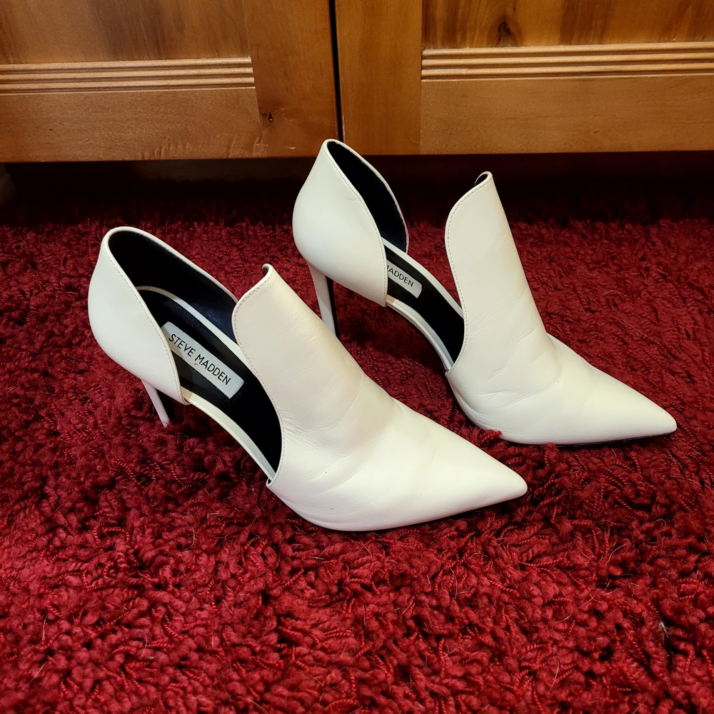 Steve Madden White Pointed Toe Heels